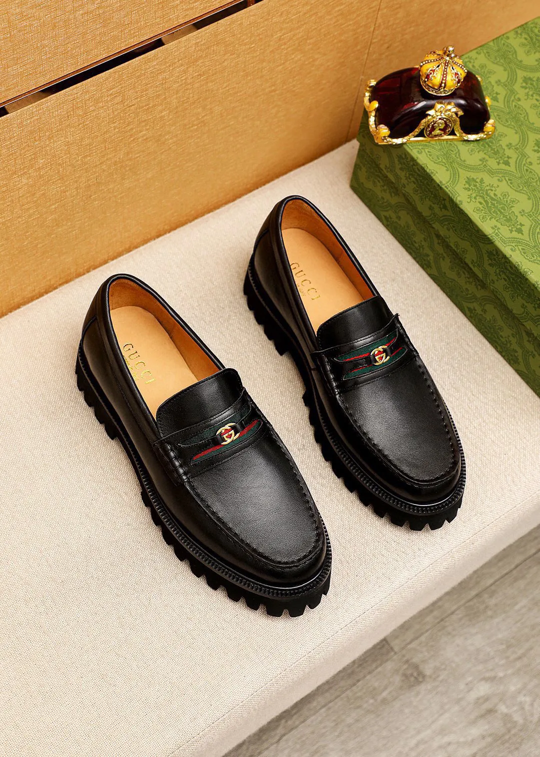 Men's shoes 💰580 💐 Product trademark: GUCCI "Gucci" casual leather shoes Regular size: 38-44 (45.46🉑️customized) Product materials: Selected imported first-layer calfskin upper + luxury hardware buckle, imported water-dyed cowhide leather lining. Strong three-dimensional visual effect, original foam outsole Color: 1⃣️color available